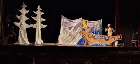 Divadlo Letadlo - Výprava za ledním medvědem